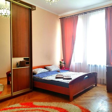 Апартаменти Flat On Sheptytskykh Львів Екстер'єр фото