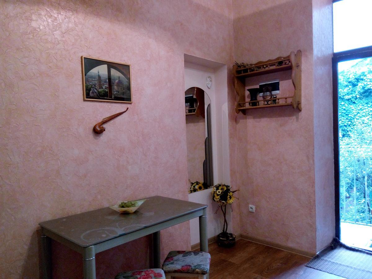 Апартаменти Flat On Sheptytskykh Львів Екстер'єр фото