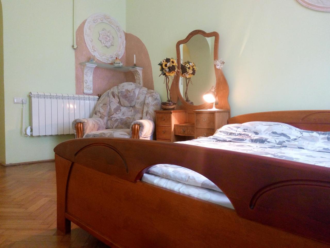 Апартаменти Flat On Sheptytskykh Львів Екстер'єр фото